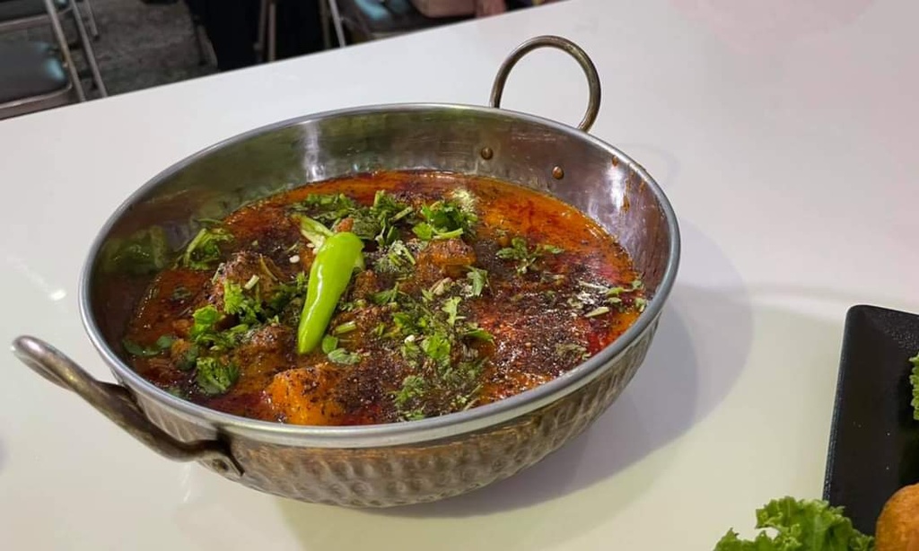 Badami Qorma & Roghni Naan