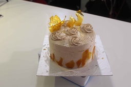 Caramel Crunch & Lotus Cake